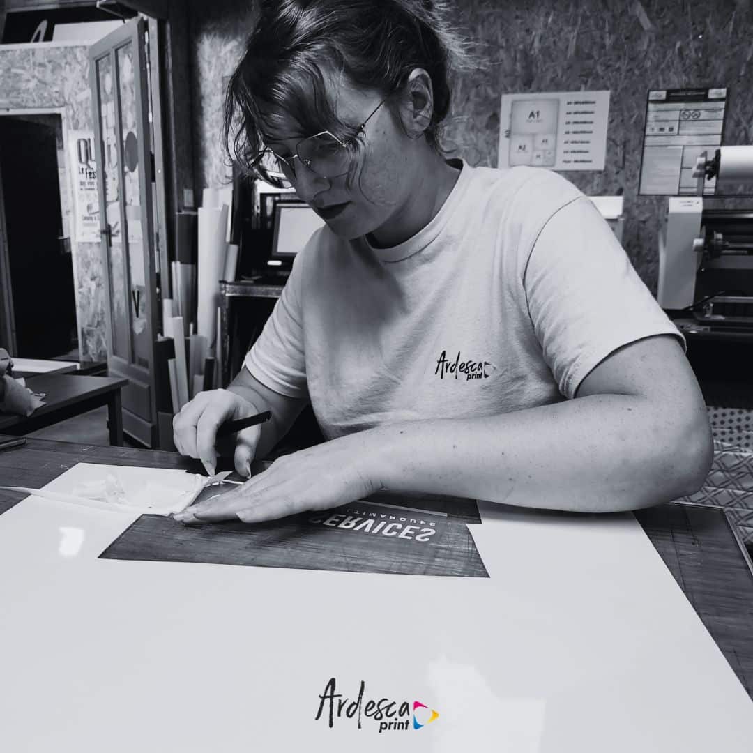 Cindy, graphiste et spécialiste façonnage chez Ardesca Print