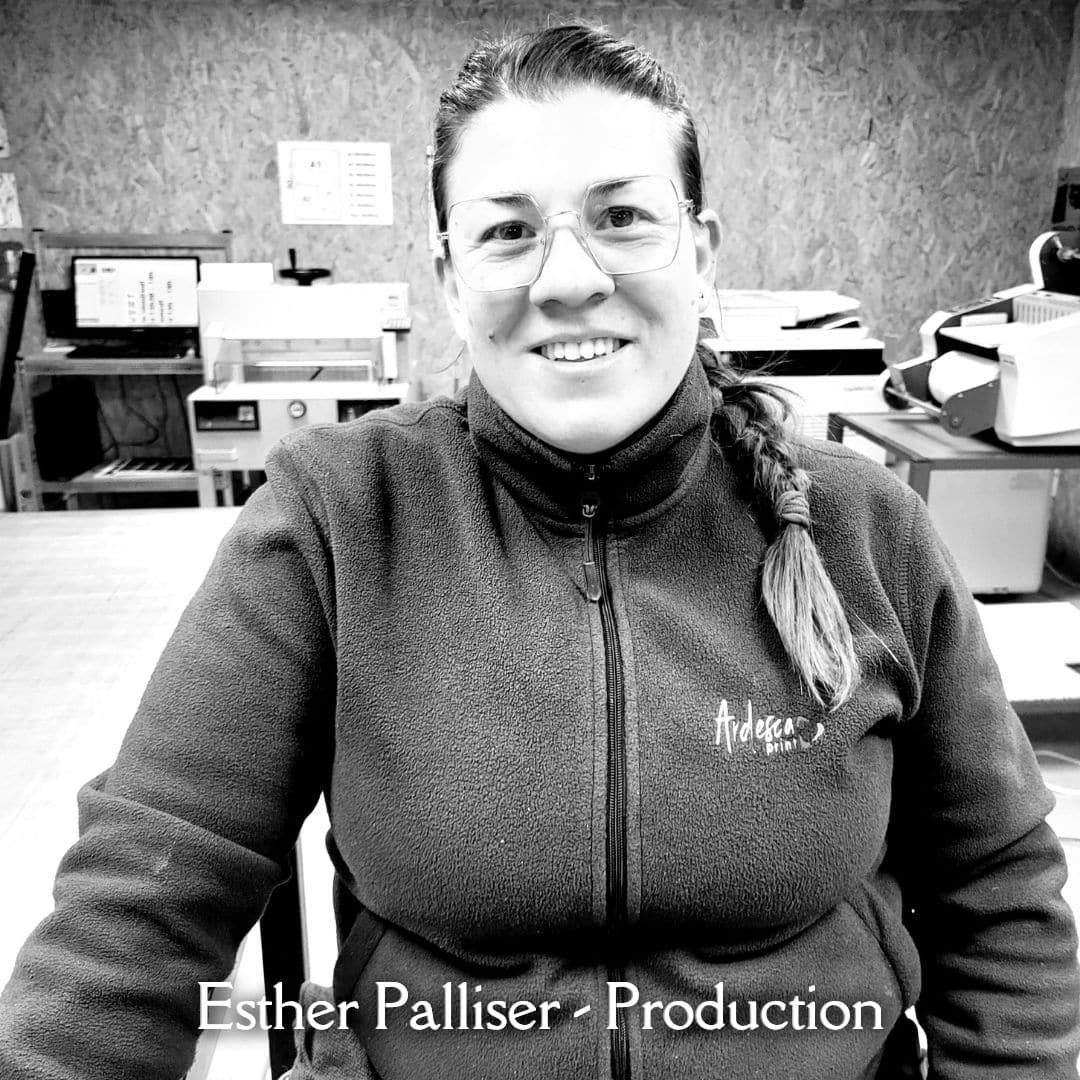 Esther, responsable atelier impression et pose d'adhésif chez Ardesca Print