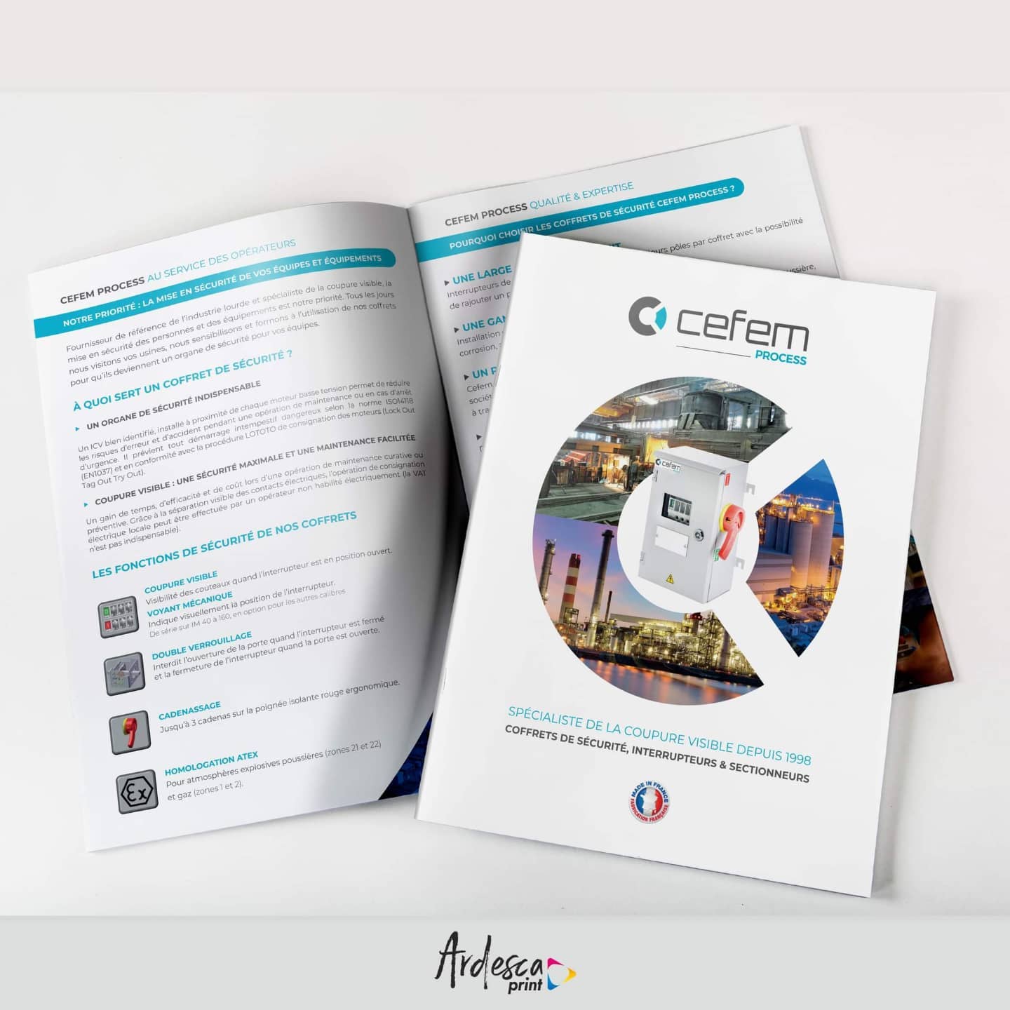 Brochure agrafée Cefem Process ouverte à côté de sa couverture, spécialiste de la coupure visible, coffrets de sécurité et sectionneurs